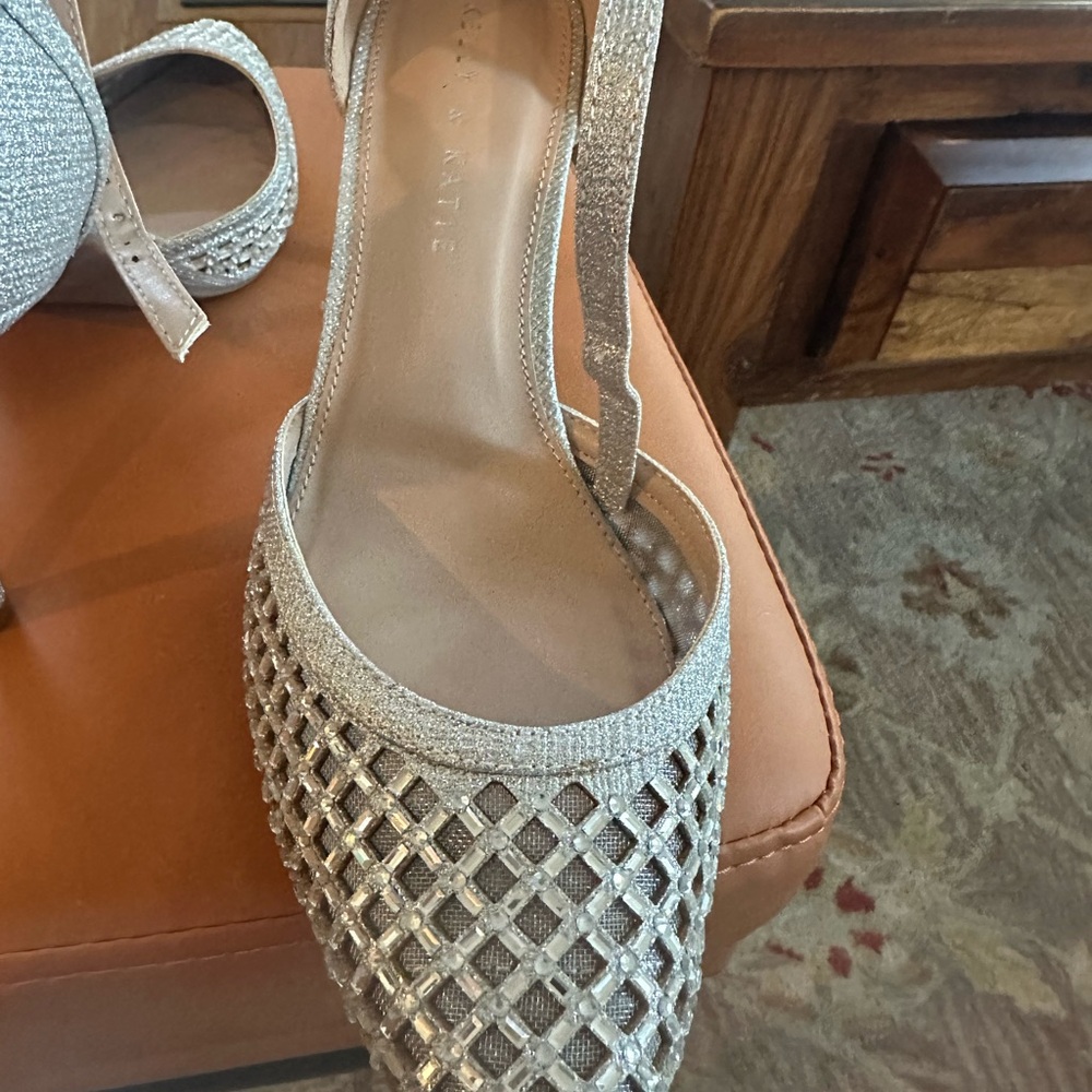 Kelly & Katie Heals with a Beautiful Sparkly Crystal Design. Like new. Size 9.5. - Picture 5 of 10